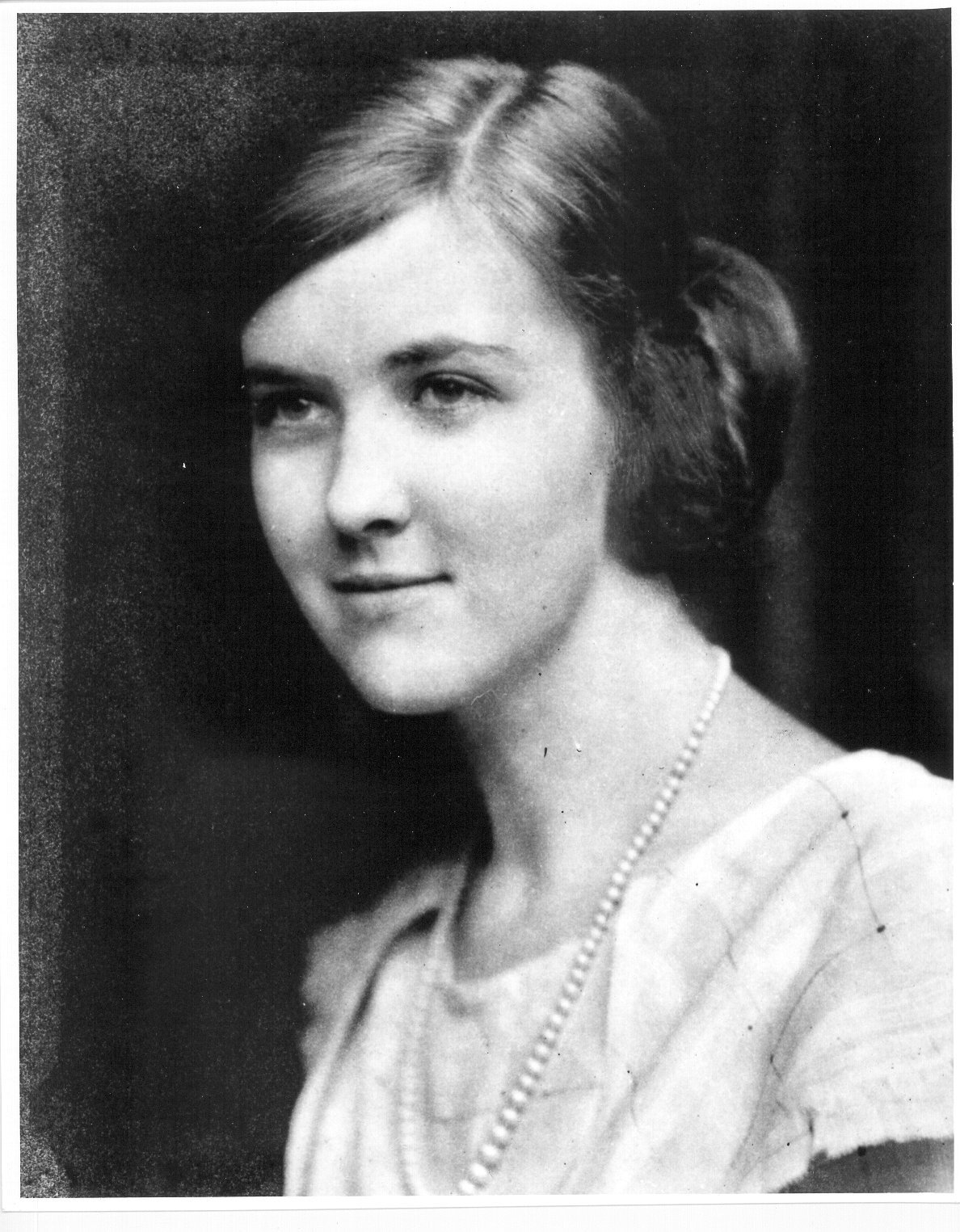 A young Gladys Davis, Edgar’s stenographer. Used by permission–Edgar Cayce Foundation–Virginia Beach, VA; EdgarCayce.org