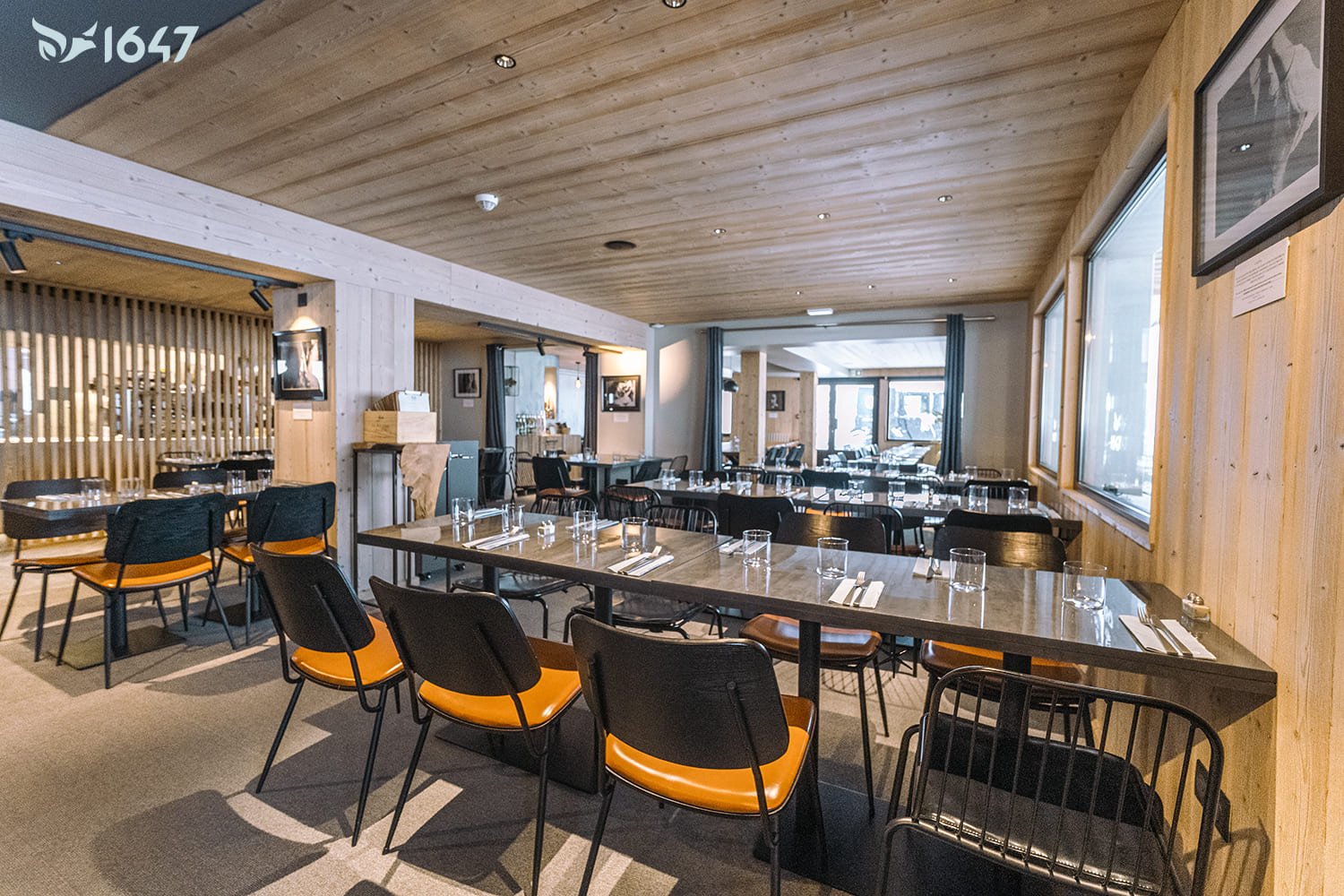 LA SALLE DE RESTAURANT